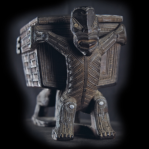 Maori Kumete carved food bowl
